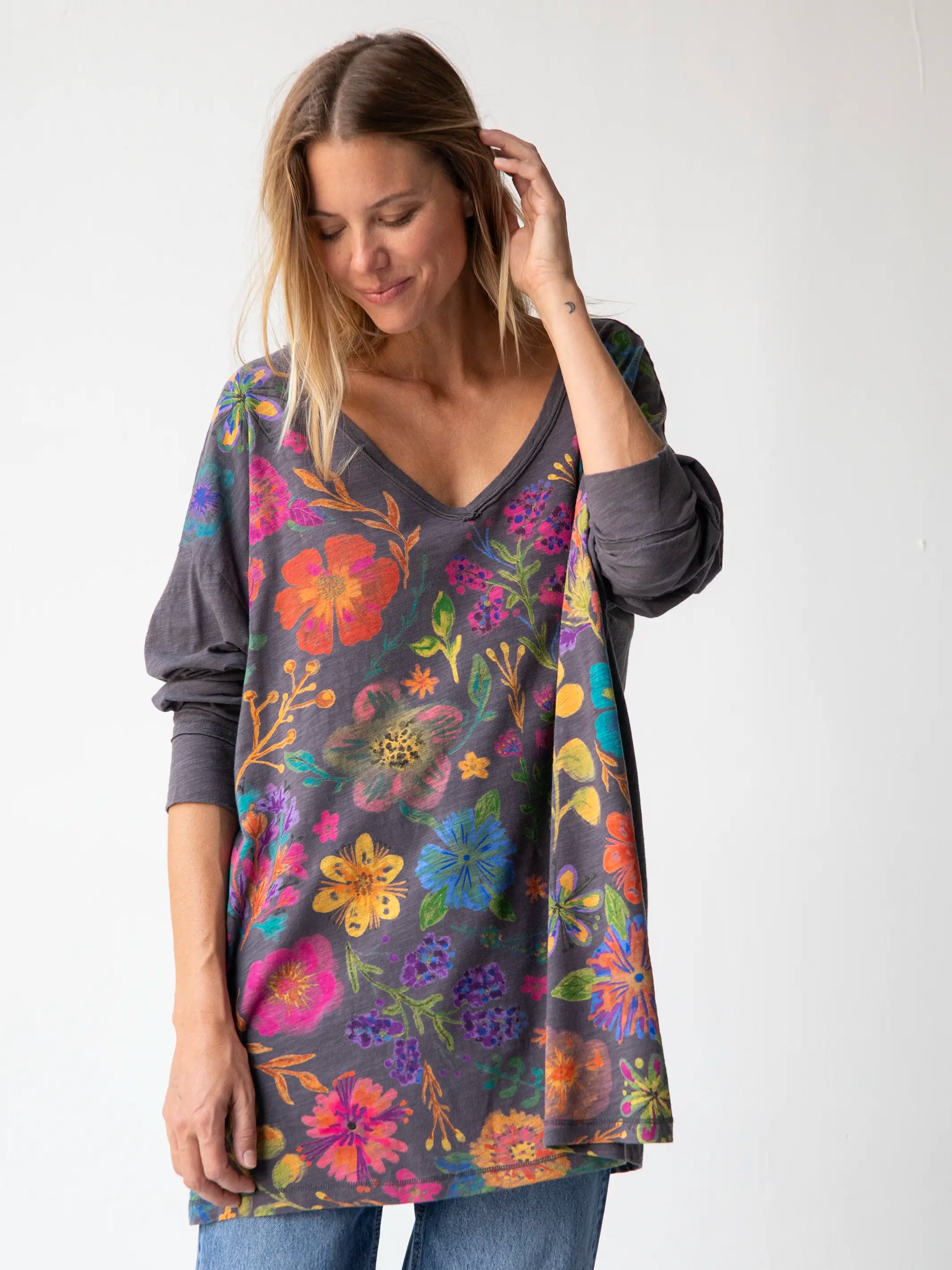 Cute Design One Size Cotton Long Sleeve Easy V-Neck Tee - Charcoal Floral