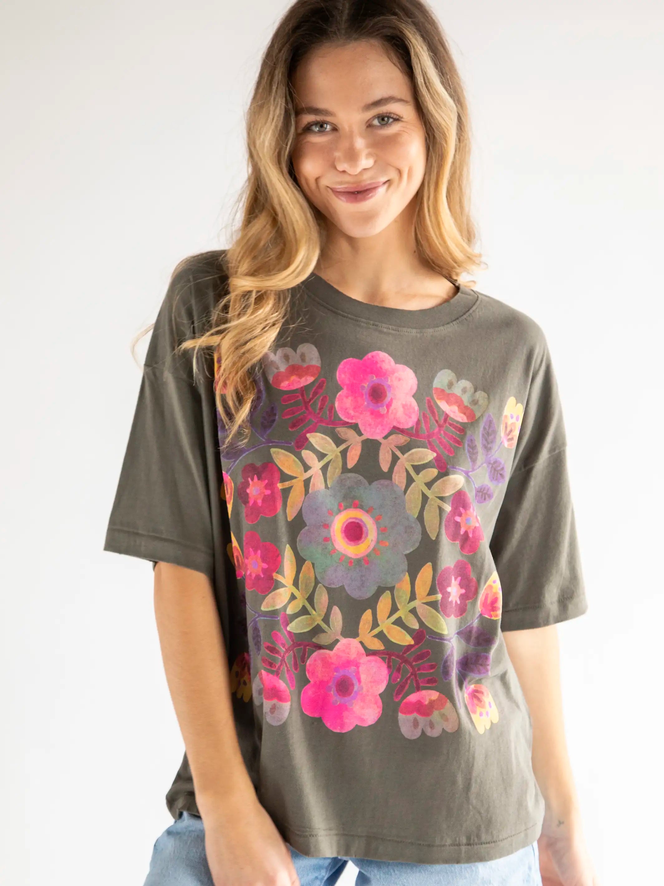 Light And Breathable Remi Distressed Cotton Tee - Folk Flower