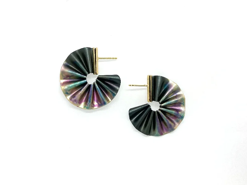 Eye-catching Personality CABO | Mermaid's Tail Collection | Three Quaters Earrings | Black/Marble