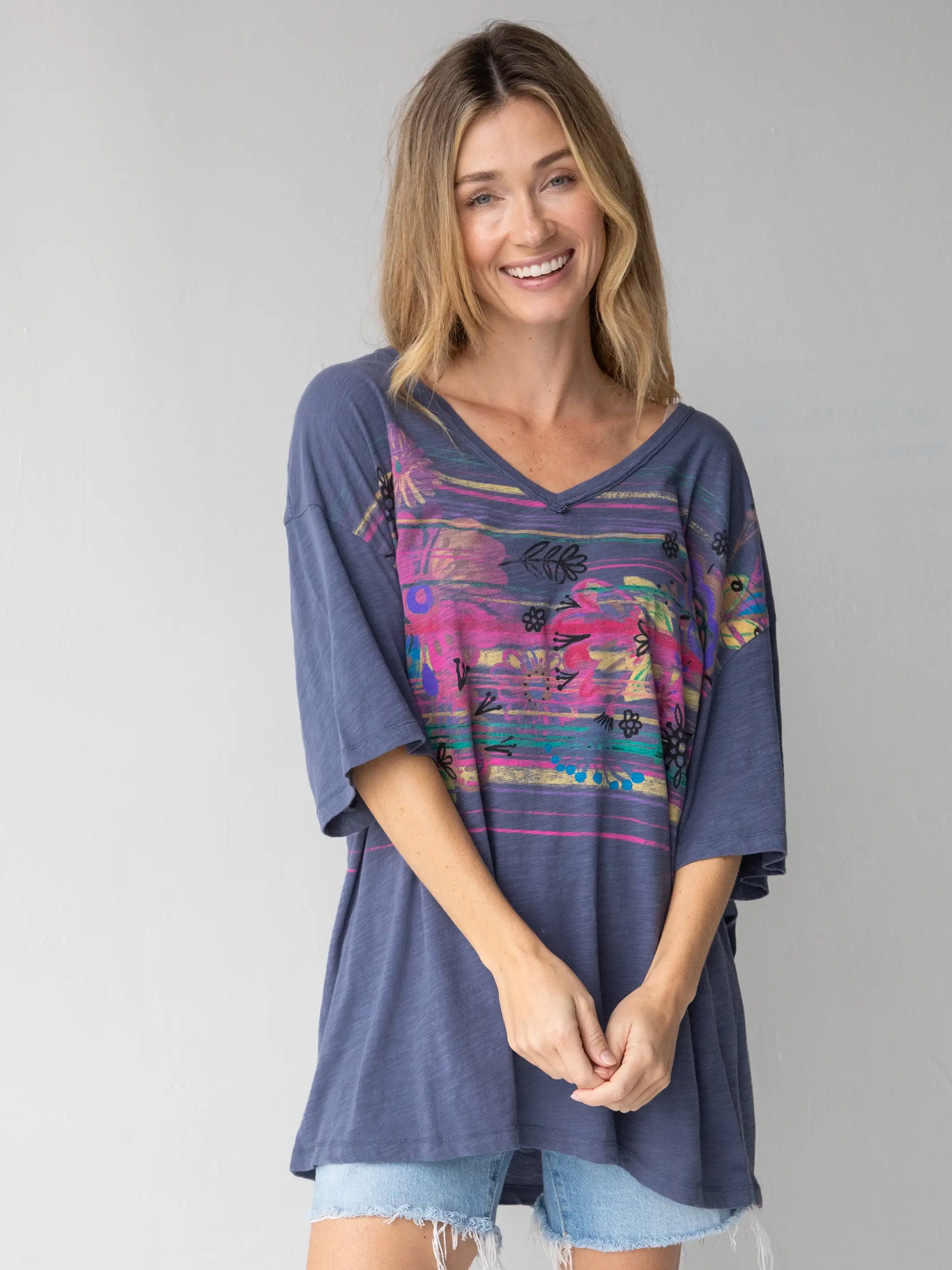 Summer Selection One Size Cotton Easy V-Neck Tee - Flower Bouquet Dusty Blue