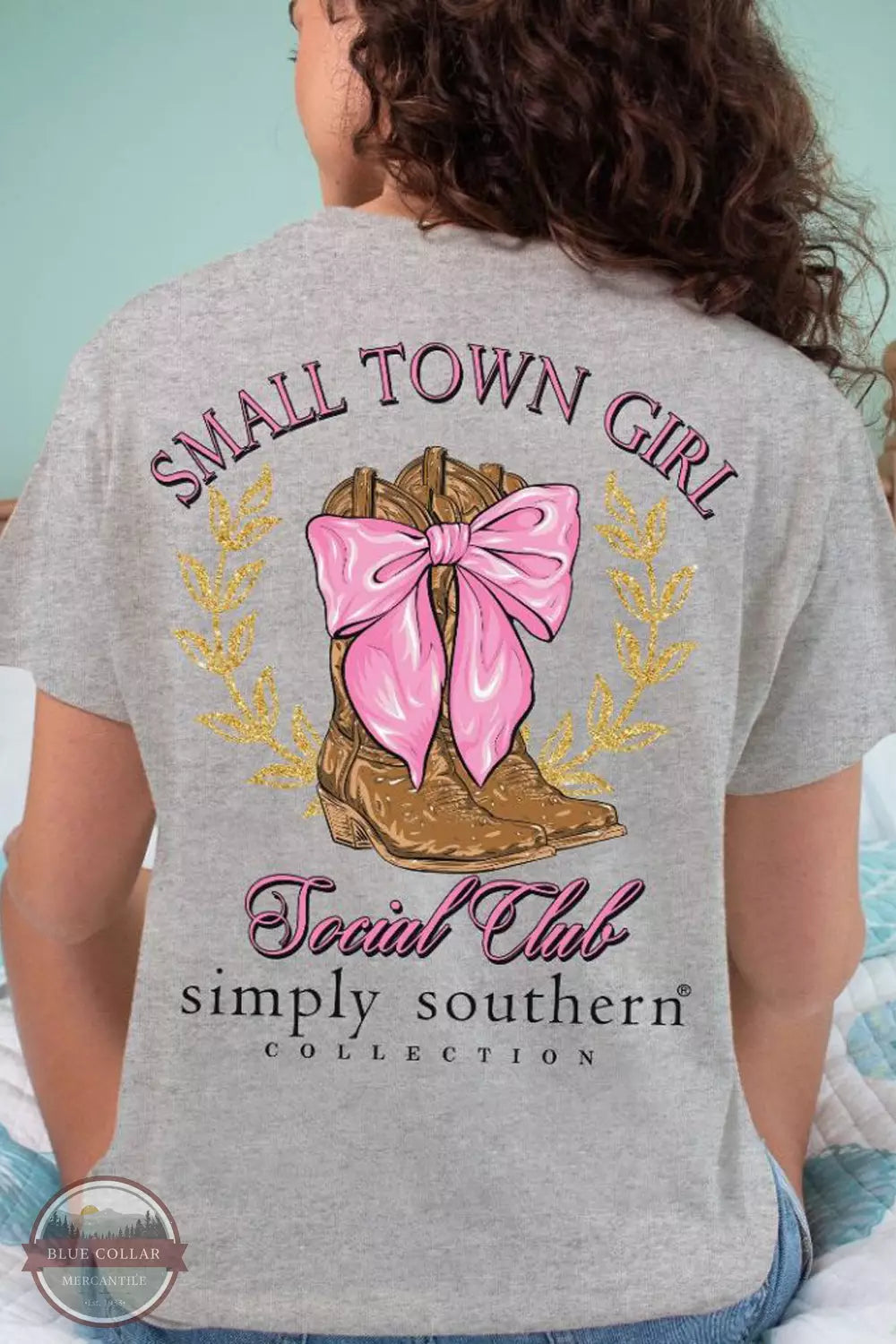 Comfortable Looks Small Town Girl Short Sleeve T-Shirt SS-SMALLTOWN-HTHRGRY