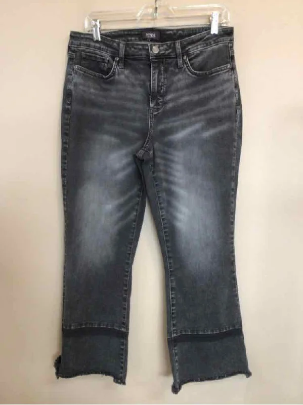 Elegant Design NOT YOUR DAUGHTERS SIZE 8 Ladies JEANS