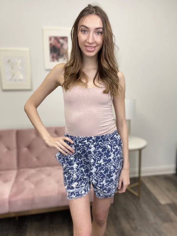 Warm And Comfortable Keep Me Guessing Women's Floral Frayed Hem Shorts