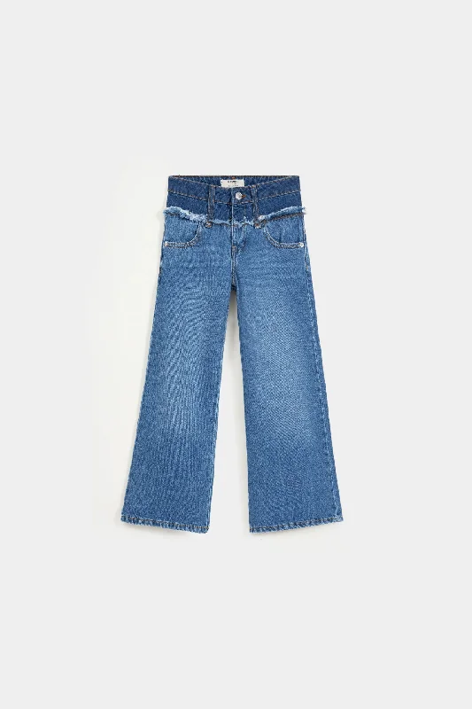 Comfy Pants Mom Fit With Five Pockets.