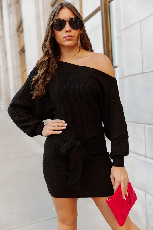Easy Style RAYA ONE SHOULDER LONG SLEEVE KNIT SWEATER DRESS IN BLACK
